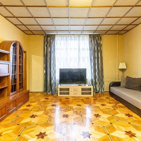 Apartments In The Center Of Minsk On Nezavisimosti 12 מראה חיצוני תמונה